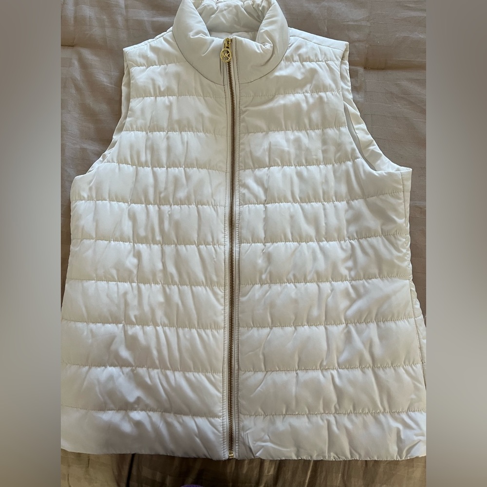 Michele Kors Vest, size large, off white.